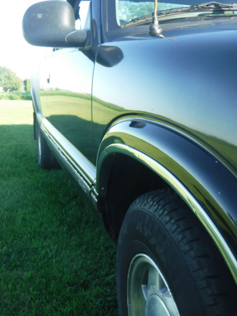 1994 Black Chevrolet S-10 Extended Cab Pickup