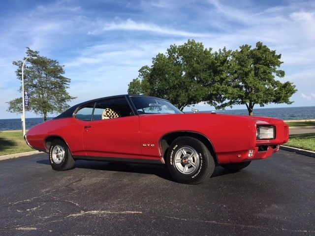 1969 Pontiac GTO coupe