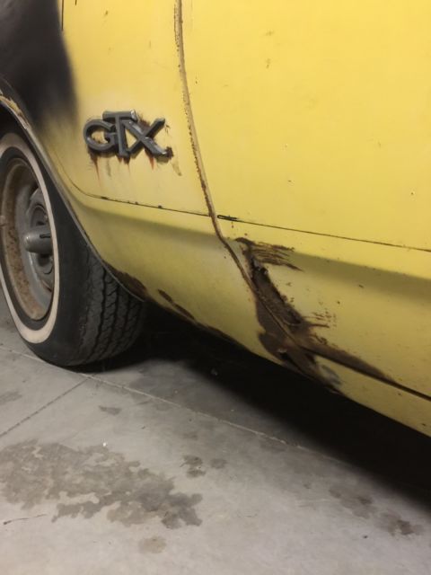 1971 Yellow Plymouth GTX