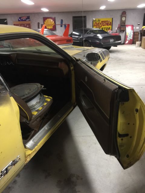 1971 Yellow Plymouth GTX