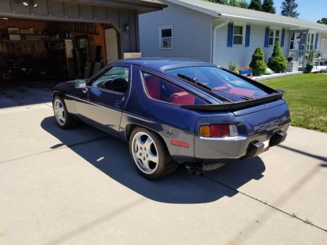 1985 Blue Porsche 928 Coupe