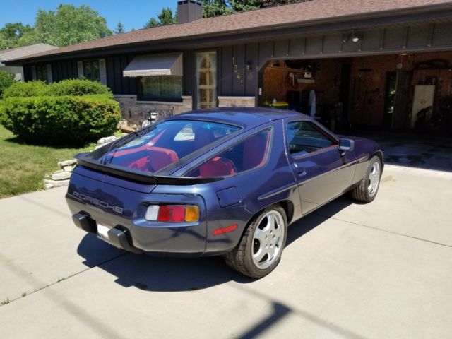 1985 Blue Porsche 928 Coupe