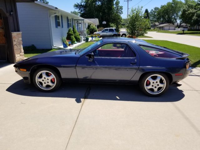 1985 Blue Porsche 928 Coupe