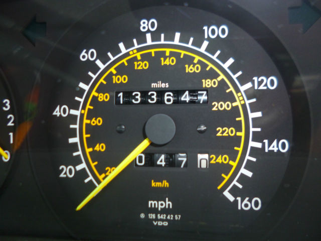 1987 Silver Mercedes-Benz 400-Series 4 Dr. Sedan