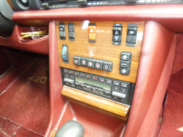 1987 Silver Mercedes-Benz 400-Series 4 Dr. Sedan