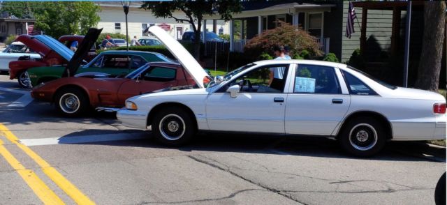 1994 White Chevrolet Capriceold Sedan