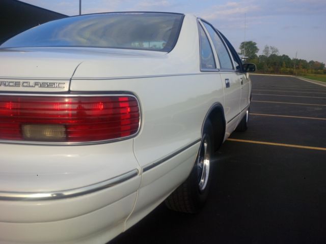 1994 White Chevrolet Capriceold Sedan