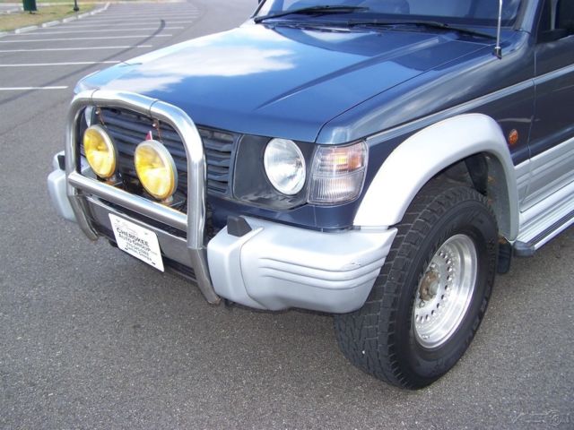 1991 Blue Mitsubishi Montero SUV