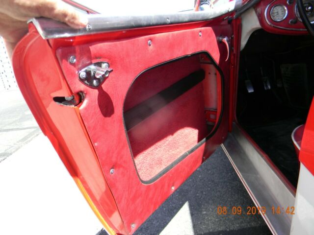 1960 RED / WHITE Austin Healey 3000 Convertible