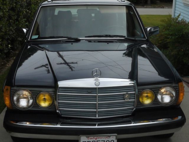 1985 Blue Mercedes-Benz 300-Series Wagon