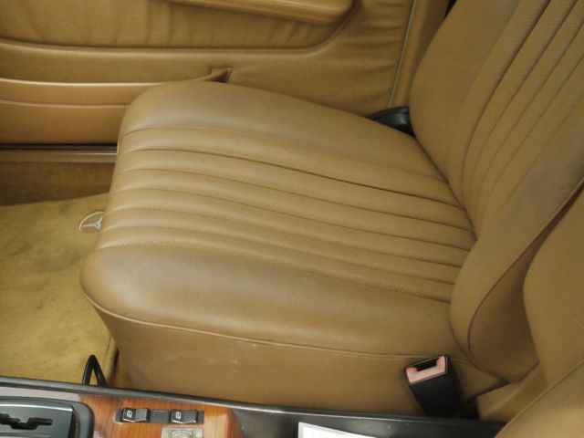 1985 Blue Mercedes-Benz 300-Series Wagon