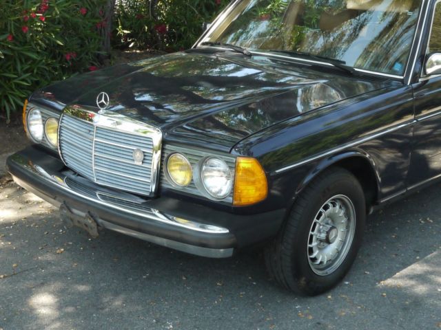 1985 Blue Mercedes-Benz 300-Series Wagon