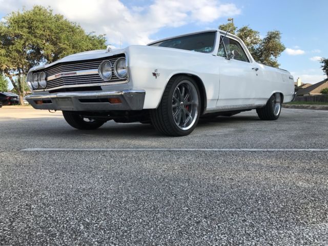 1965 White Chevrolet El Camino