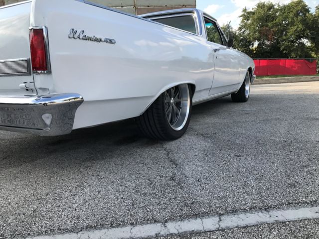 1965 White Chevrolet El Camino