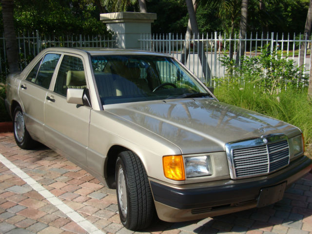 1993 Gold Mercedes-Benz 190-Series Sedan