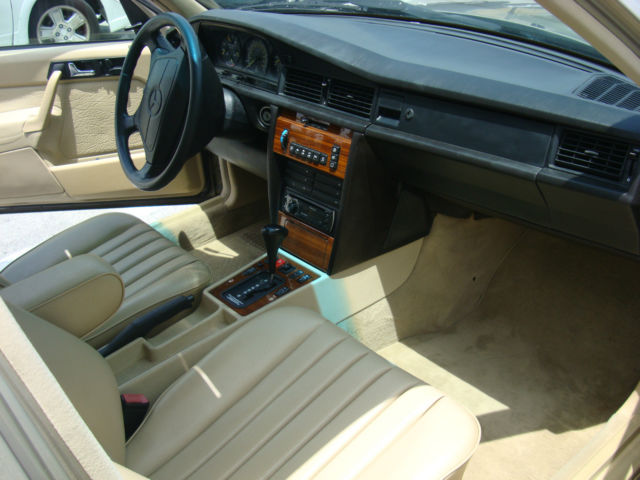 1993 Gold Mercedes-Benz 190-Series Sedan