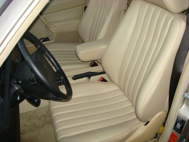 1993 Gold Mercedes-Benz 190-Series Sedan