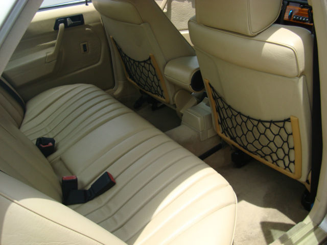 1993 Gold Mercedes-Benz 190-Series Sedan