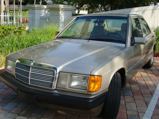 1993 Gold Mercedes-Benz 190-Series Sedan