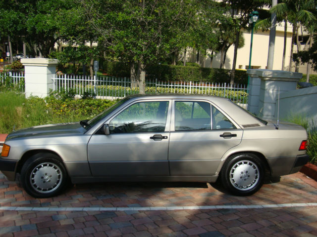 1993 Gold Mercedes-Benz 190-Series Sedan