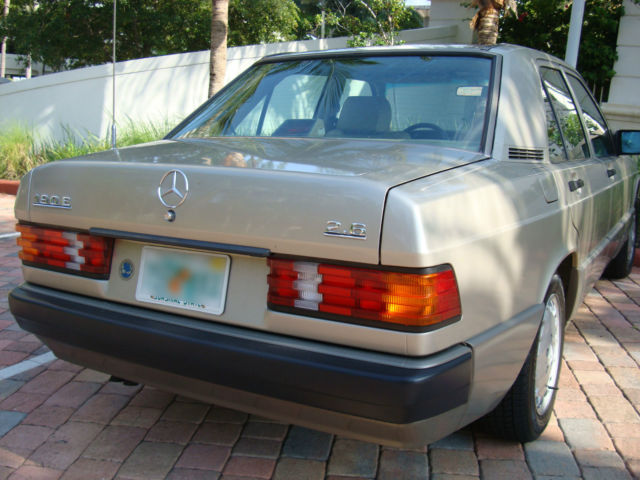 1993 Gold Mercedes-Benz 190-Series Sedan