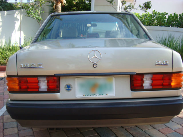 1993 Gold Mercedes-Benz 190-Series Sedan