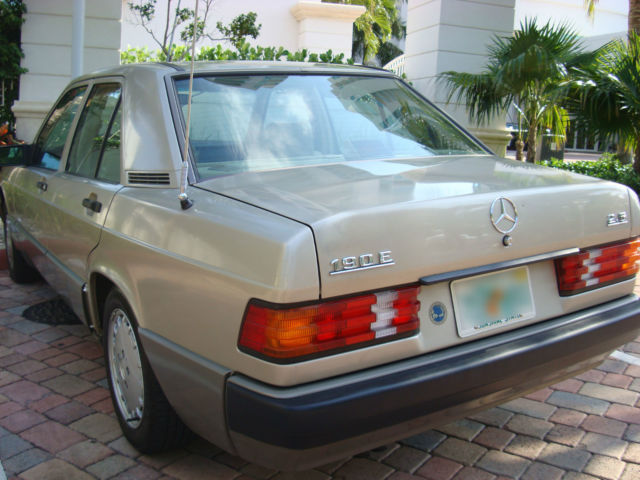 1993 Gold Mercedes-Benz 190-Series Sedan