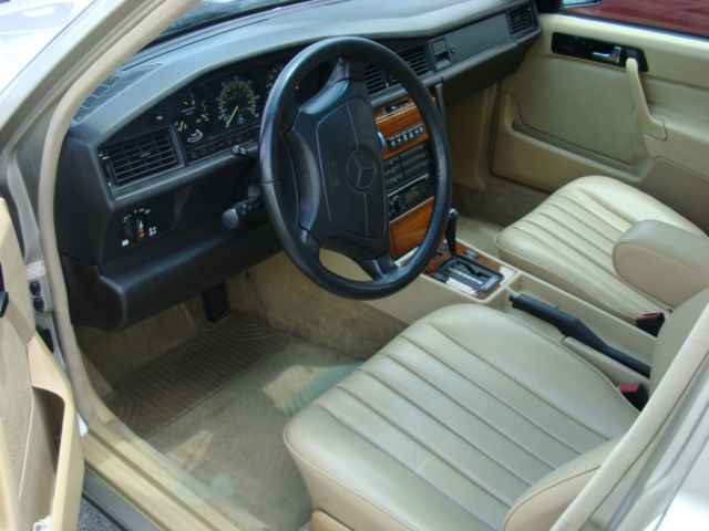 1993 Gold Mercedes-Benz 190-Series Sedan