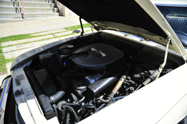 1980 Cream Mercedes-Benz SL-Class Coupe