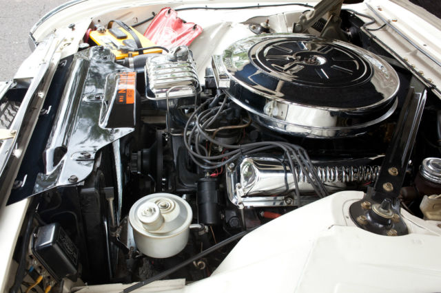 1962 White Ford Thunderbird Coupe