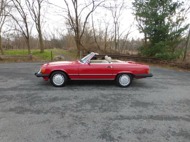 1987 Red Mercedes-Benz SL-Class Convertible