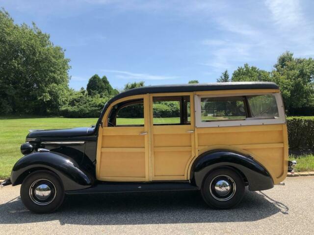 1939 Black Chevrolet Woody Suburban