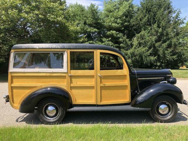 1939 Black Chevrolet Woody Suburban