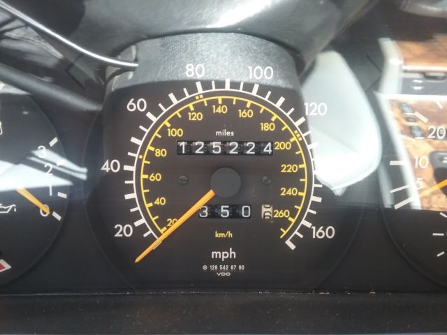 1990 White Mercedes-Benz 500-Series Sedan