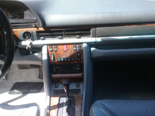 1990 White Mercedes-Benz 500-Series Sedan