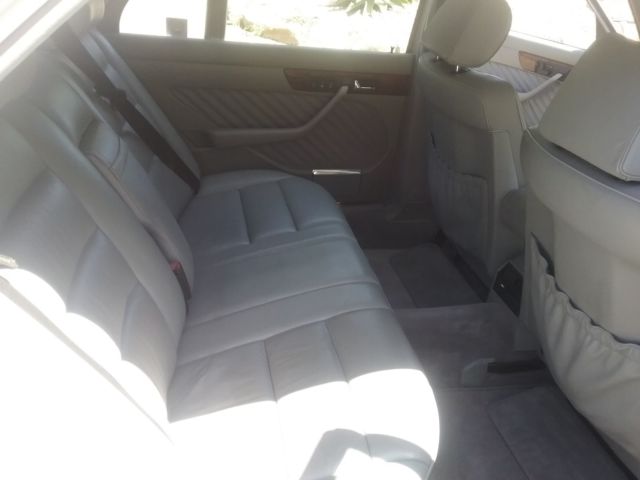 1990 White Mercedes-Benz 500-Series Sedan