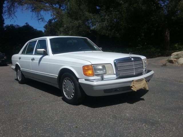 1990 White Mercedes-Benz 500-Series Sedan