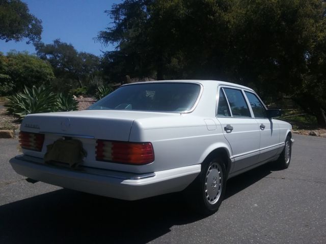 1990 White Mercedes-Benz 500-Series Sedan