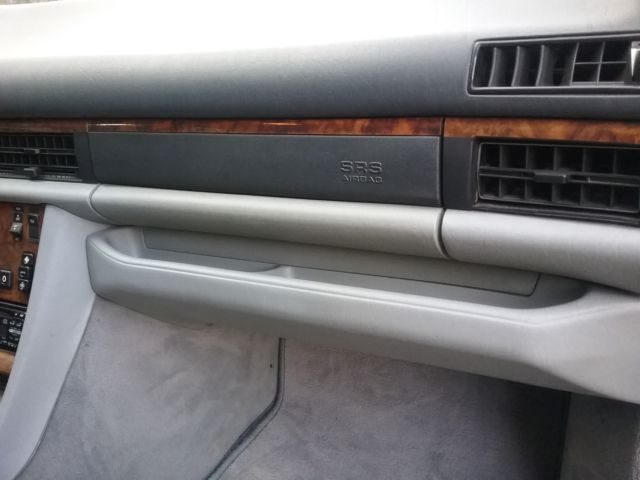 1990 White Mercedes-Benz 500-Series Sedan