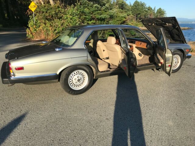 1988 Green Jaguar XJ Sedan