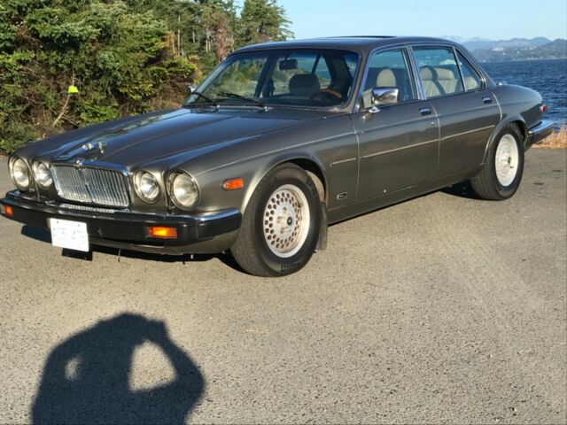 1988 Green Jaguar XJ Sedan