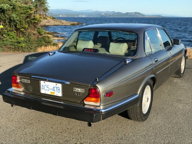 1988 Green Jaguar XJ Sedan