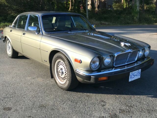 1988 Green Jaguar XJ Sedan