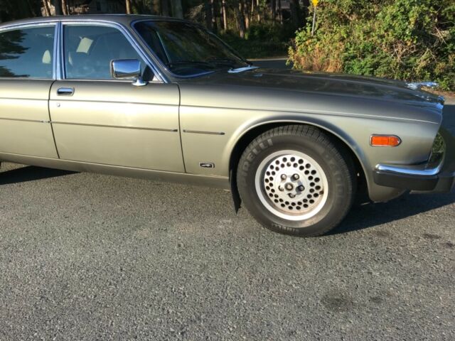 1988 Green Jaguar XJ Sedan