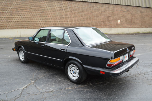 1988 Black BMW 5-Series 4 door sedan