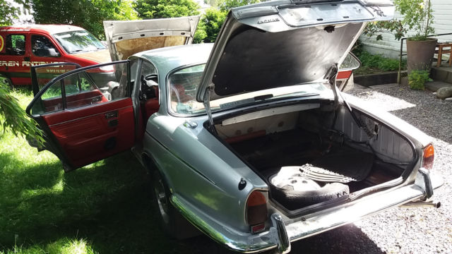 1978 Silver Jaguar XJ Sedan