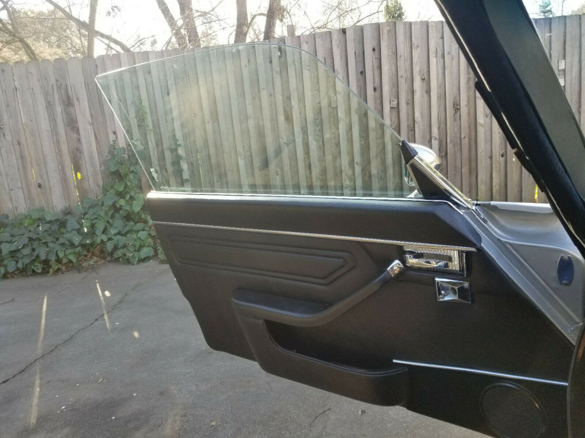 1977 Silver Jaguar XJ6 Coupe