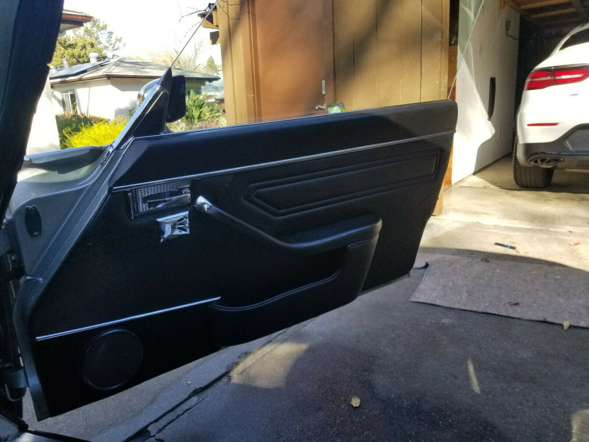 1977 Silver Jaguar XJ6 Coupe