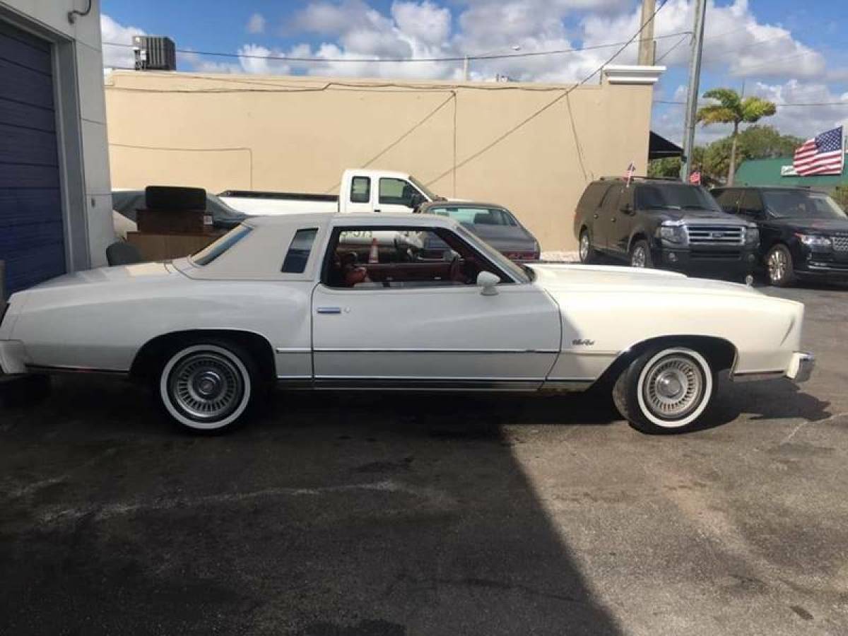 1977 White Chevrolet Monte Carlo Coupe