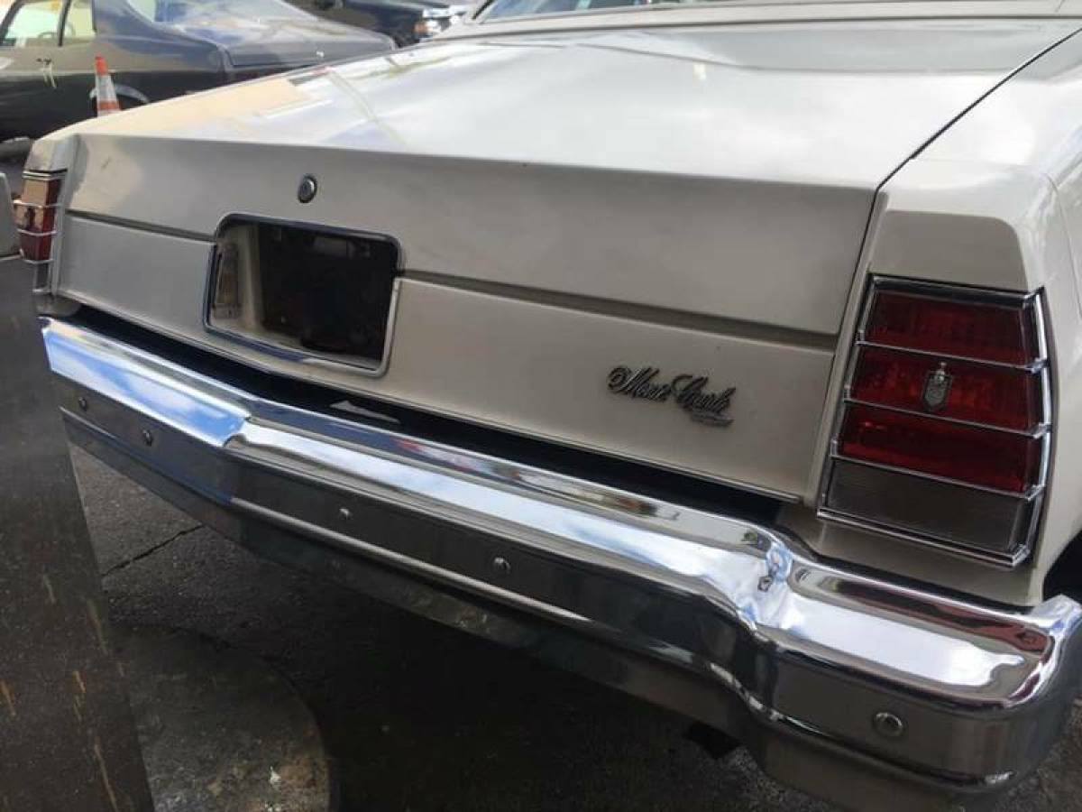 1977 White Chevrolet Monte Carlo Coupe